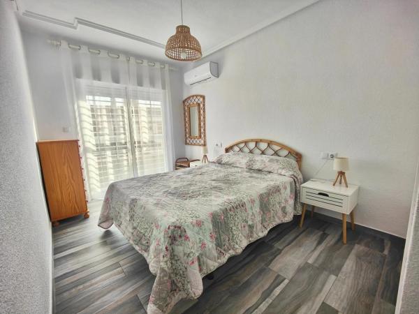Четырехквартирный дом на продажу на  Tamarit - Playa Lissa , Санта Пола photo 1