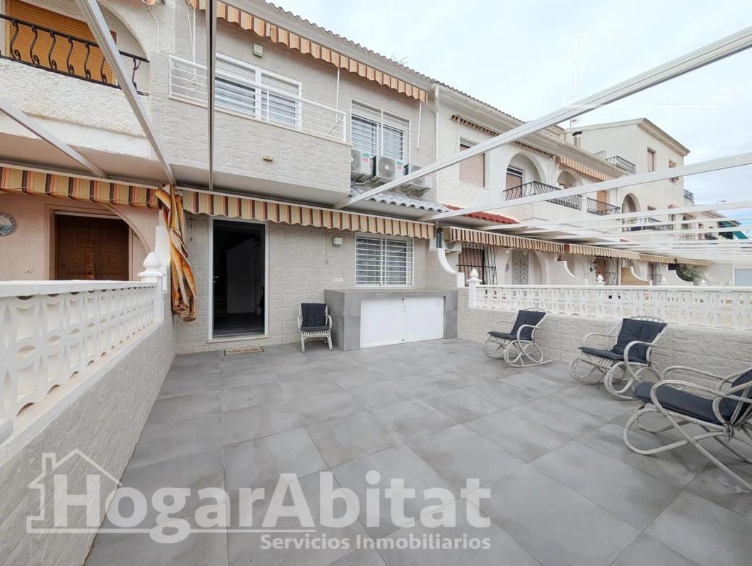 Sale of independent chalet in Calle Biar, Santa Pola
photo 1