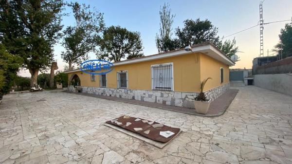 Chalet independiente en venta en Agost, Agost
 photo 1