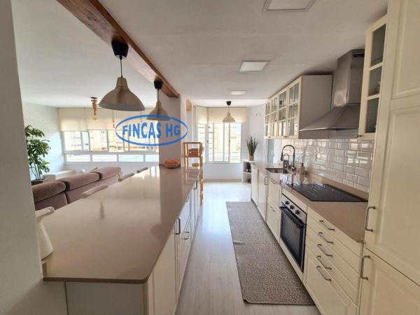Venta de piso en Barrio El Palmeral-Urbanova-Tabarca, Alicante / Alacant
photo 1