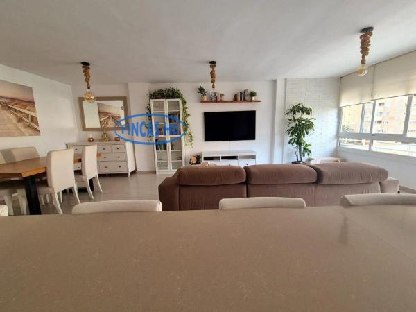 Venta de piso en Barrio El Palmeral-Urbanova-Tabarca, Alicante / Alacant
thumbnail 1