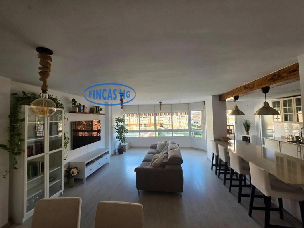 Venta de piso en Barrio El Palmeral-Urbanova-Tabarca, Alicante / Alacant
photo 3
