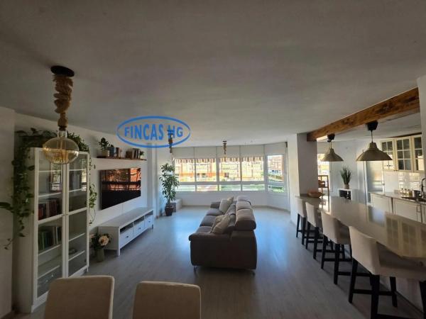 Venta de piso en Barrio El Palmeral-Urbanova-Tabarca, Alicante / Alacant
thumbnail 2