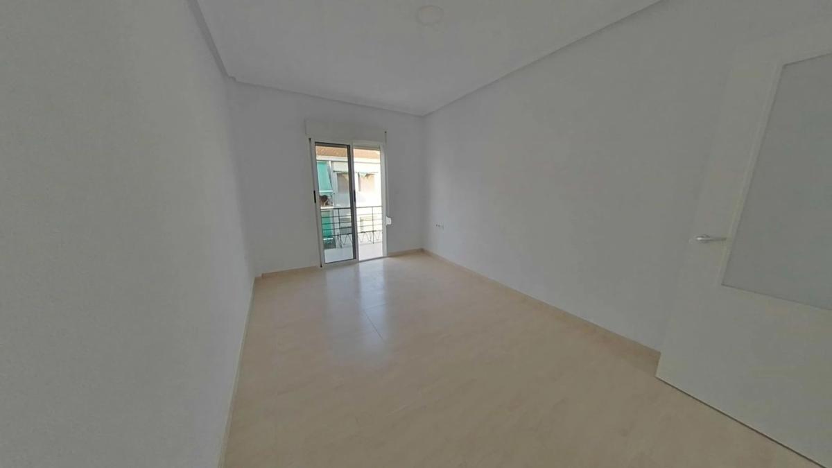 Sale of apartment in Calle Profesores Hermanos Muñoz, Alicante
photo 2