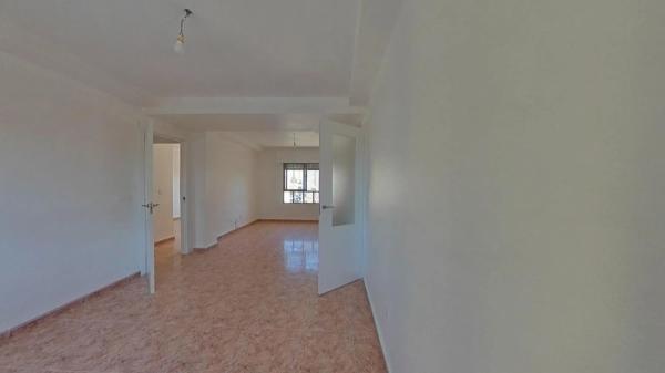Venta de piso en Avenida de Alcalde Lorenzo Carbonell, Alicante / Alacant
photo 1