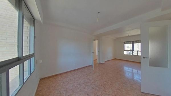 Venta de piso en Avenida de Alcalde Lorenzo Carbonell, Alicante / Alacant
thumbnail 1