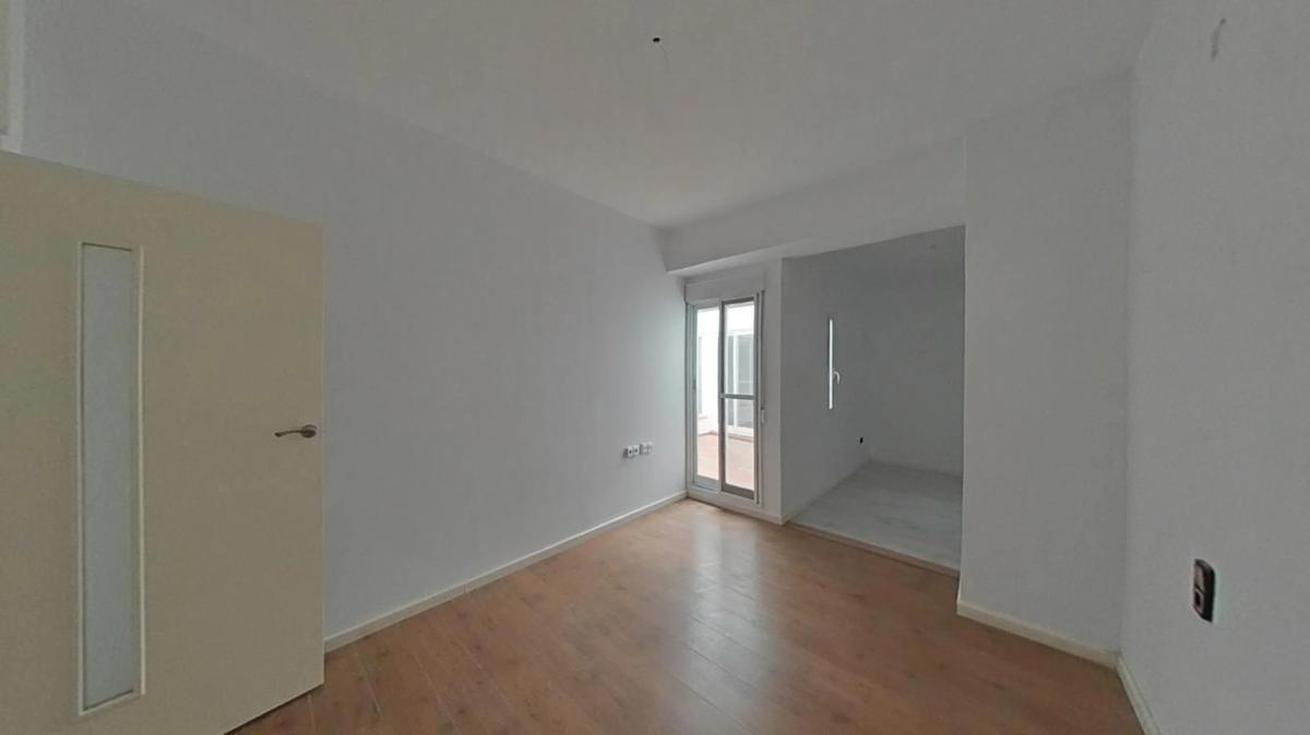 Venta de piso en Calle Alberola, Alicante / Alacant
photo 3