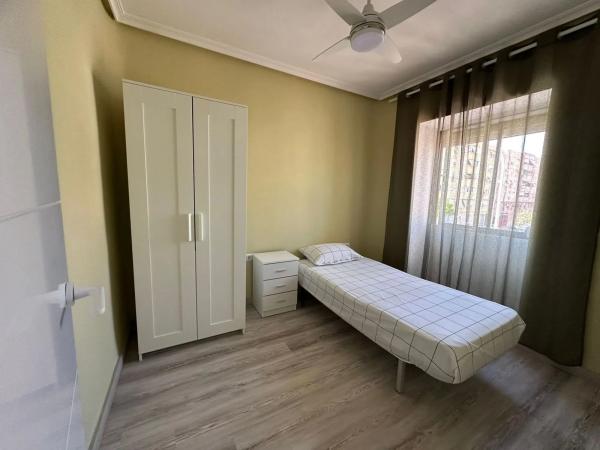 Sale of flat in Calle d'Algol, Alicante
thumbnail 2