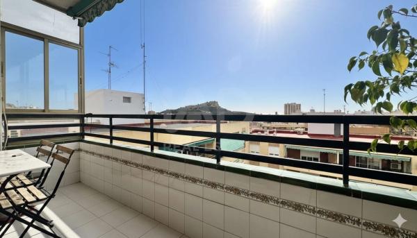 Sprzedaż mieszkania w Barrio Campoamor, Alicante / Alacant
 photo 1