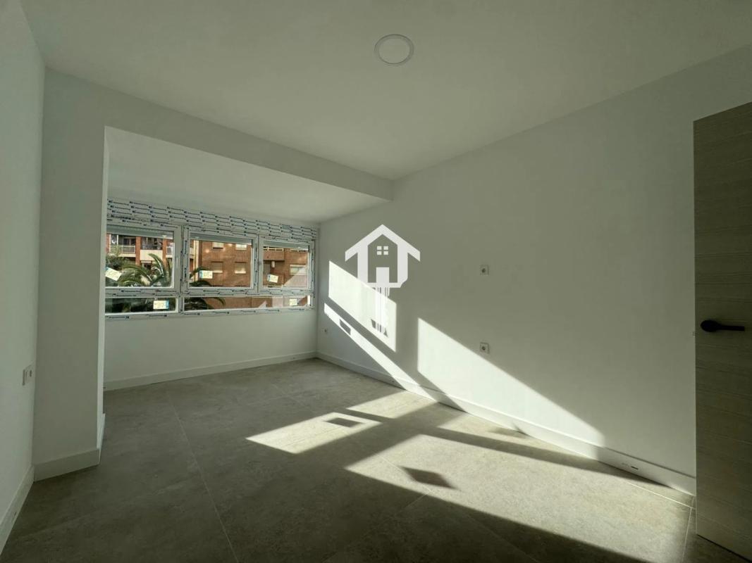 Продажа квартиры на Calle del Alcalde Alfonso de Rojas, Аликанте / Алакант
photo 2