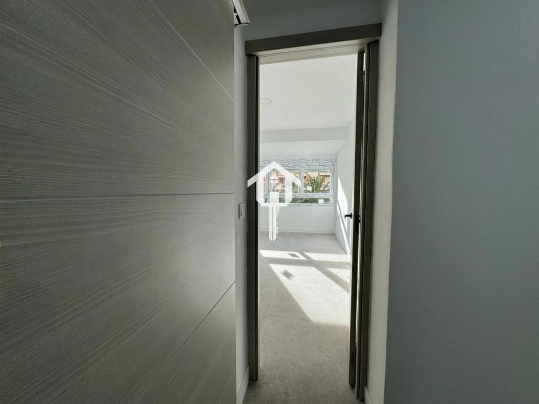 Продажа квартиры на Calle del Alcalde Alfonso de Rojas, Аликанте / Алакант
photo 5