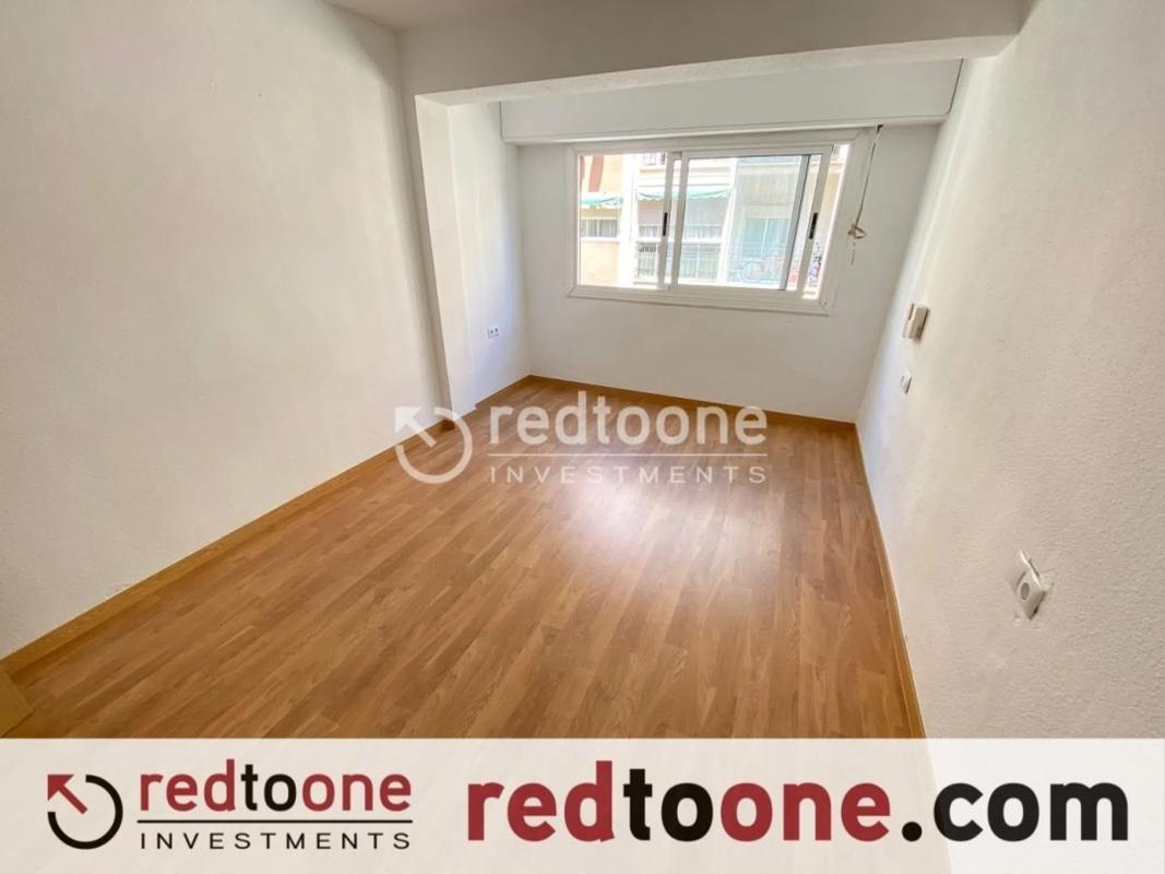 Sale of apartment in Barrio Carolinas Altas, Alicante
 photo 3