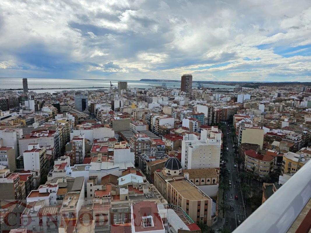 Продажа квартиры на Calle Capitán Amador, 10 -20, Аликанте / Алакант
 photo 4