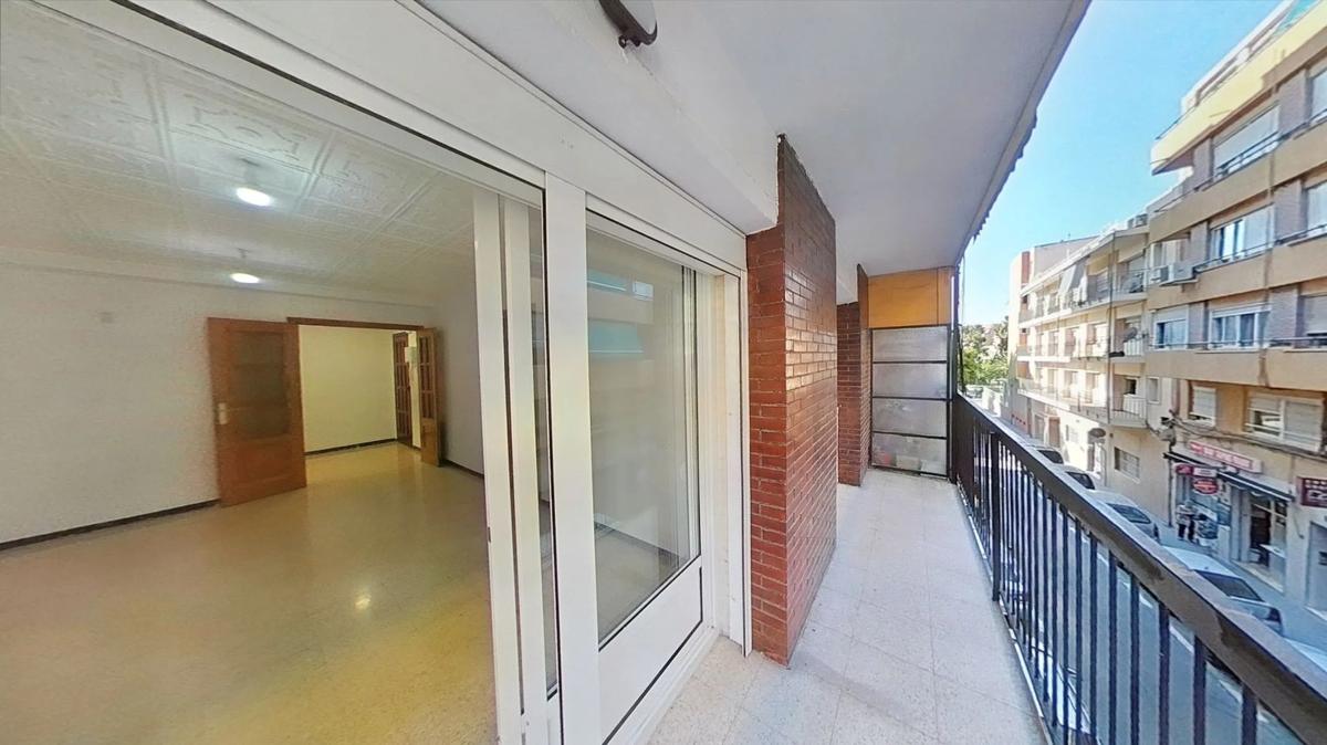 Venta de piso en Barrio Campoamor, Alicante / Alacant
photo 2