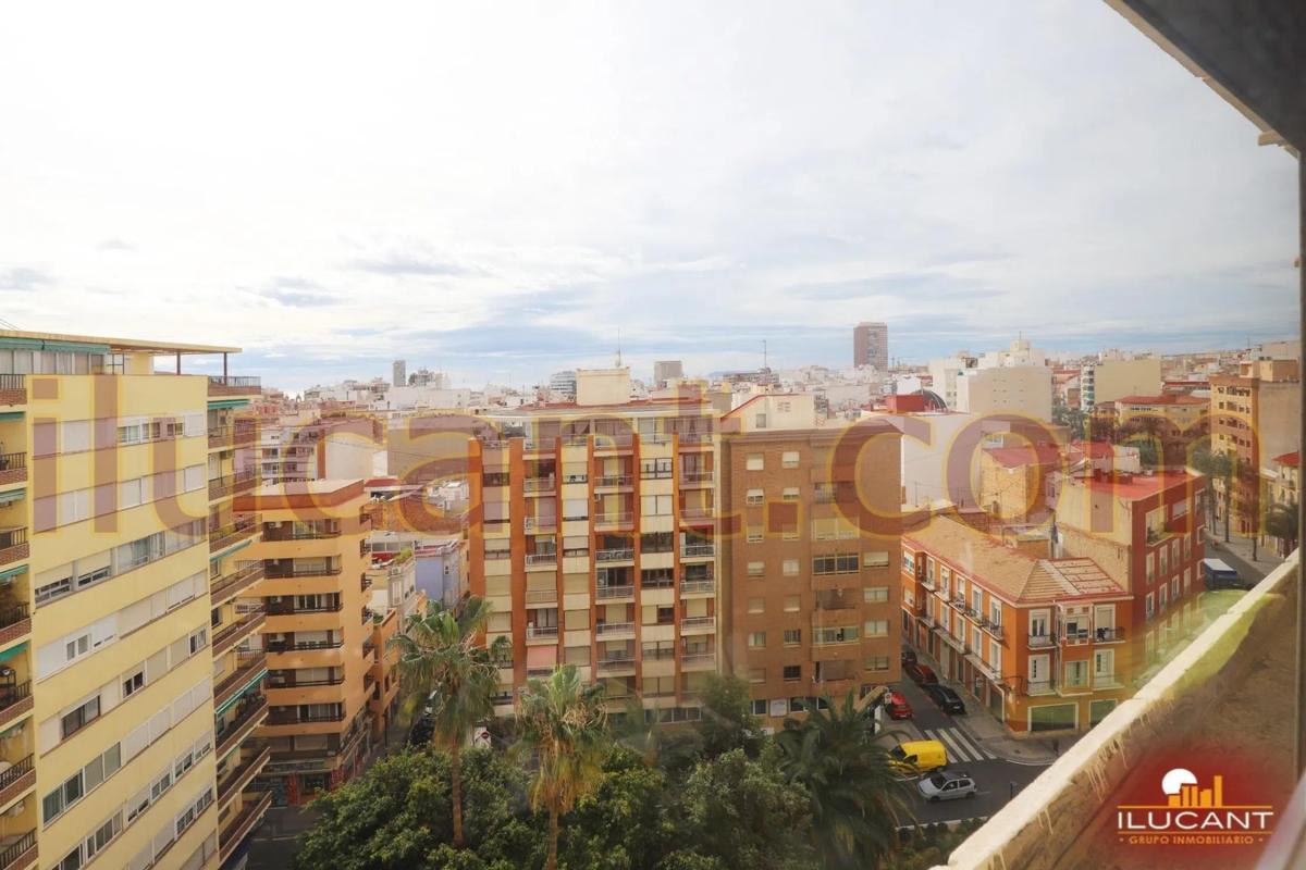 Venta de piso en Barrio Campoamor, Alicante / Alacant
photo 1