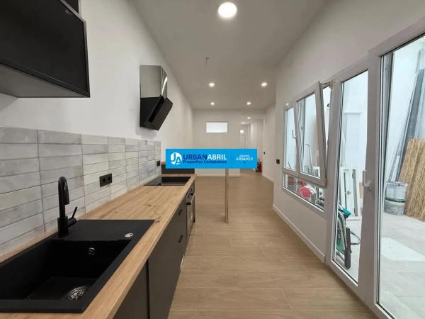 Venta de piso en Barrio Carolinas Altas, Alicante / Alacant
photo 1
