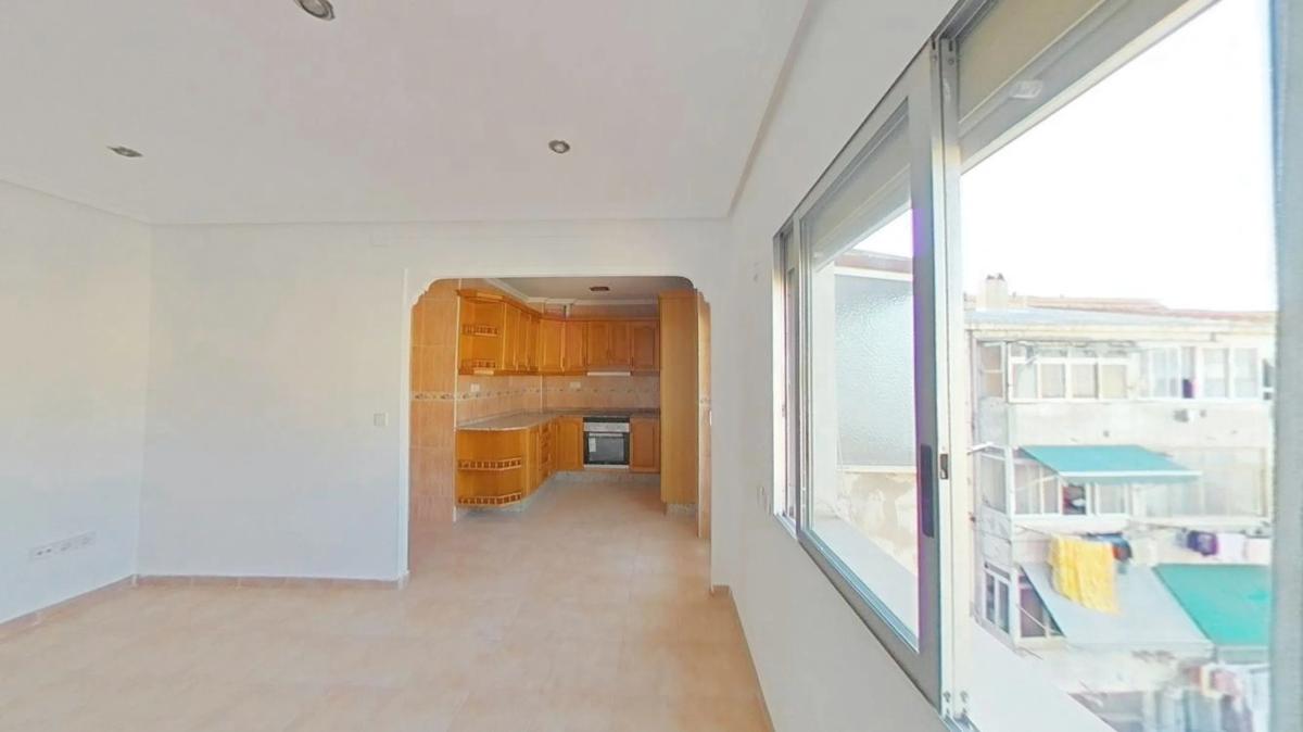 Venta de piso en Barrio Carolinas Altas, Alicante / Alacant
photo 2