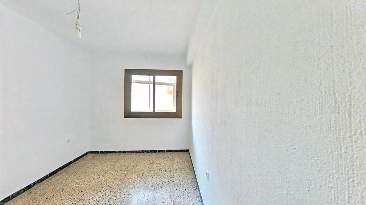 Venta de piso en Barrio Carolinas Bajas, Alicante / Alacant
photo 3