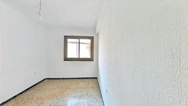 Venta de piso en Barrio Carolinas Bajas, Alicante / Alacant
thumbnail 2