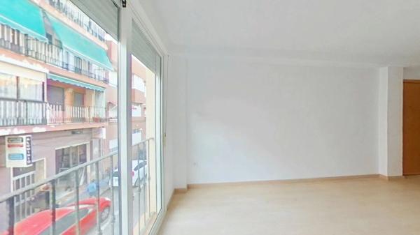 Sale of flat in Barrio Carolinas Altas, Alicante
 photo 1