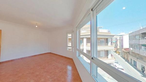 Venta de piso en Barrio Carolinas Altas, Alicante / Alacant
thumbnail 2