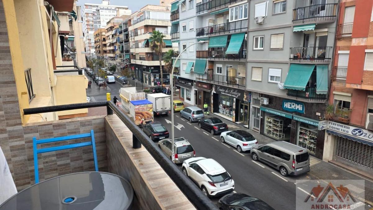 Venta de piso en Barrio Carolinas Altas, Alicante / Alacant
photo 4