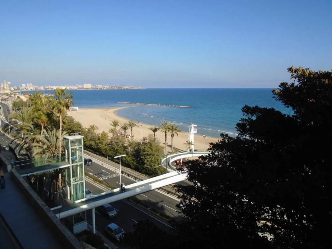 Sale of apartment in Barrio Casco Histórico-Santa Cruz, Alicante
photo 1