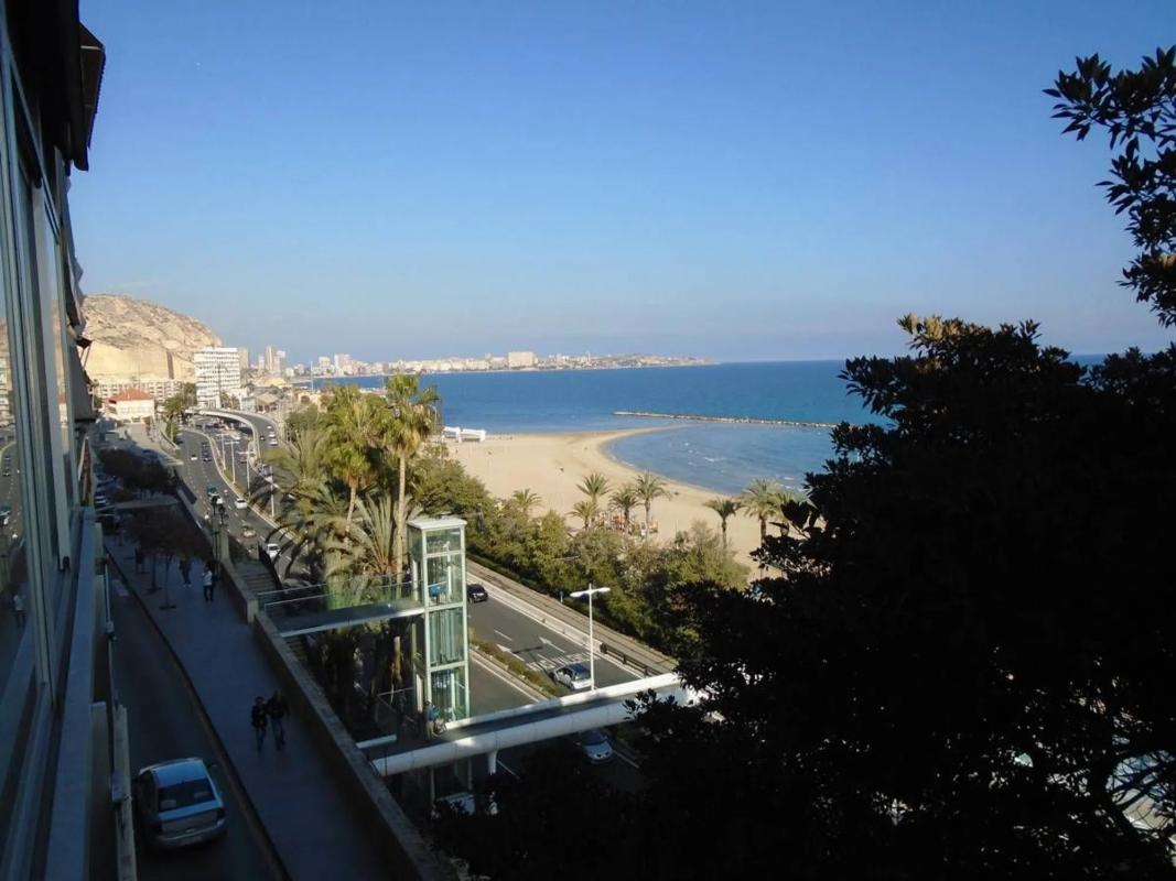 Sale of apartment in Barrio Casco Histórico-Santa Cruz, Alicante
photo 2