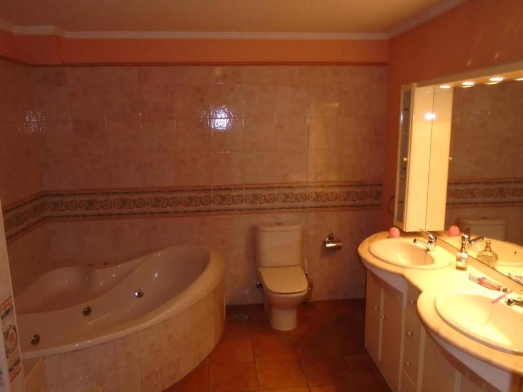 Sale of apartment in Barrio Casco Histórico-Santa Cruz, Alicante
photo 5