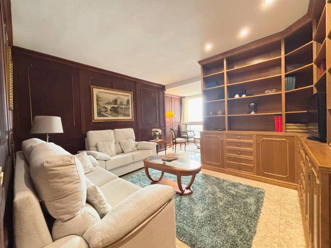 Sale of apartment in Avenida del Doctor Gadea, 1, Alicante
photo 1