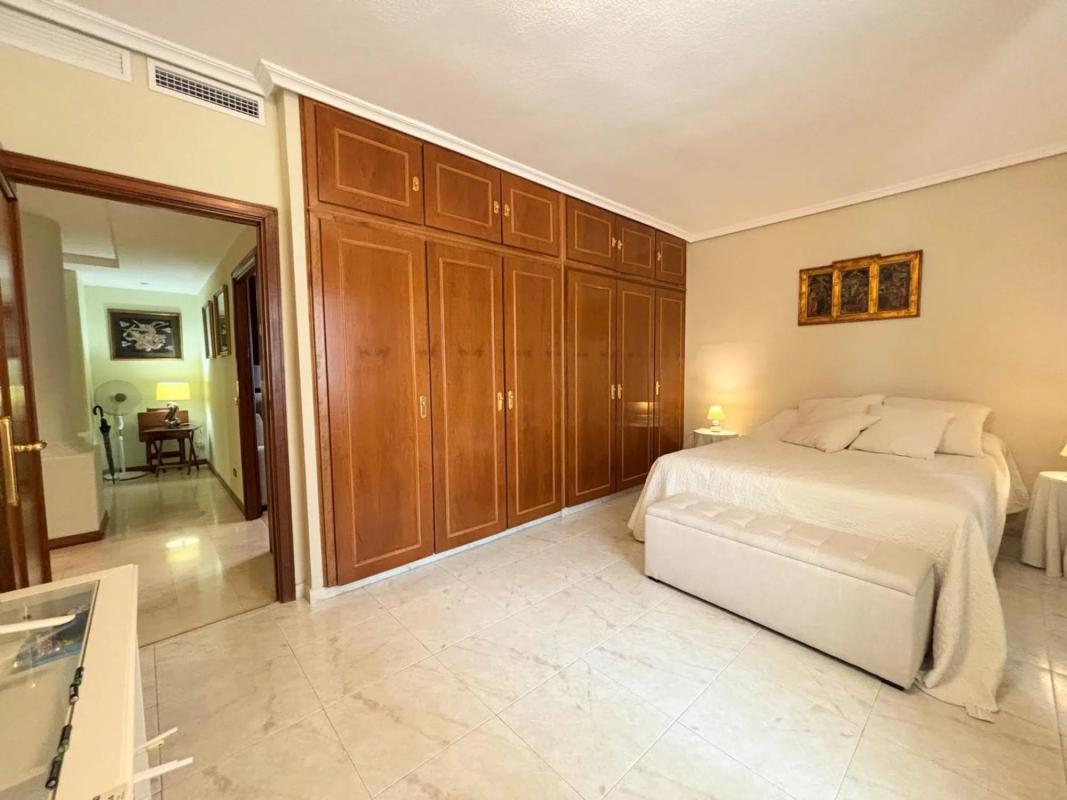 Sale of apartment in Avenida del Doctor Gadea, 1, Alicante
photo 4