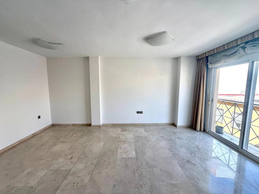 Venta de piso en Calle Castaños, Alicante / Alacant
photo 2