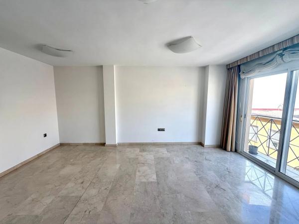 Venta de piso en Calle Castaños, Alicante / Alacant
thumbnail 1