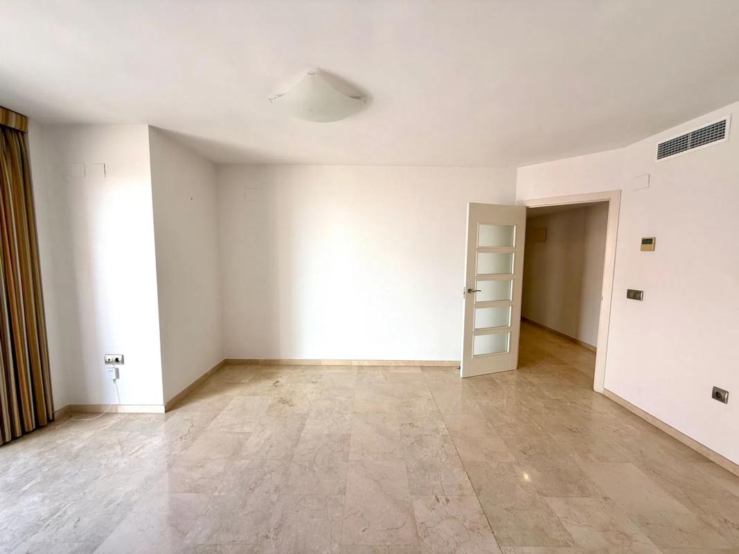 Venta de piso en Calle Castaños, Alicante / Alacant
photo 3