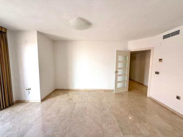 Venta de piso en Calle Castaños, Alicante / Alacant
thumbnail 2