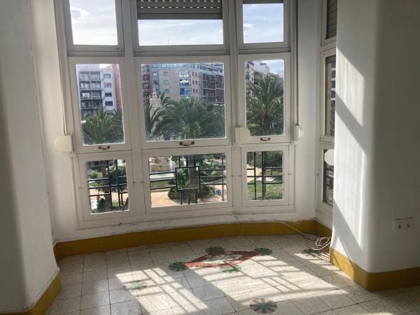 Venta de piso en Plaza de los Luceros, 2, Alicante / Alacant
thumbnail 1