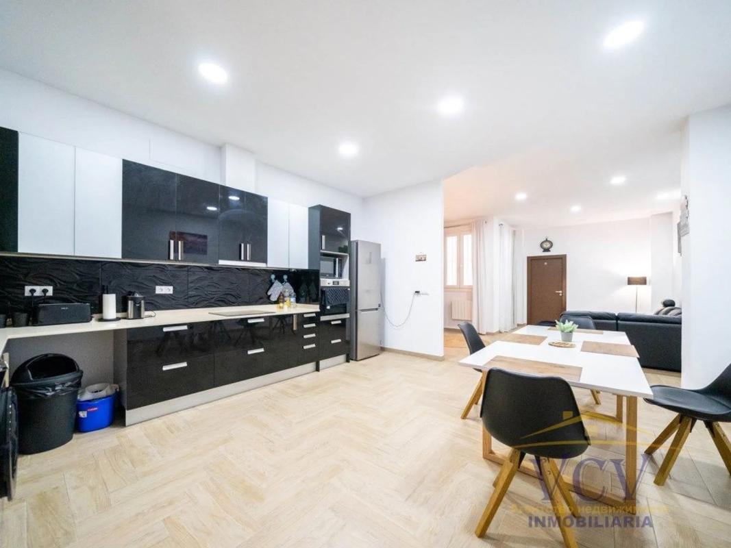 Venta de piso en Calle San Vicente, Alicante / Alacant
photo 1