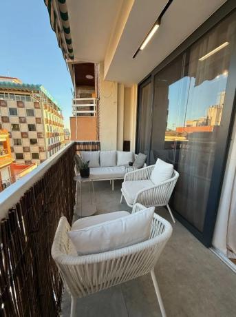 Venta de piso en Barrio Centro Tradicional, Alicante / Alacant
thumbnail 1