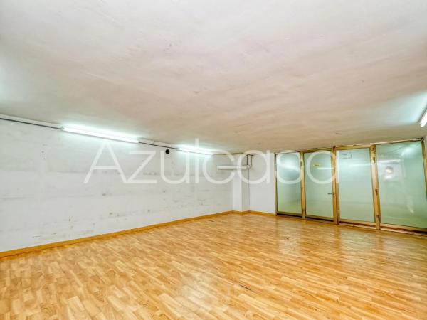 Local en calle Pol Lux photo 1