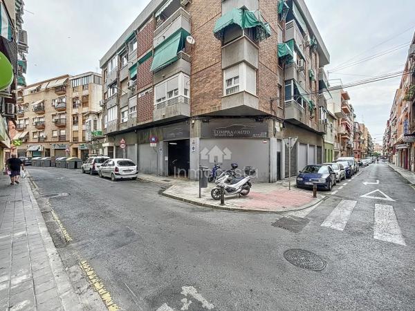 Local en calle Garbinet photo 1
