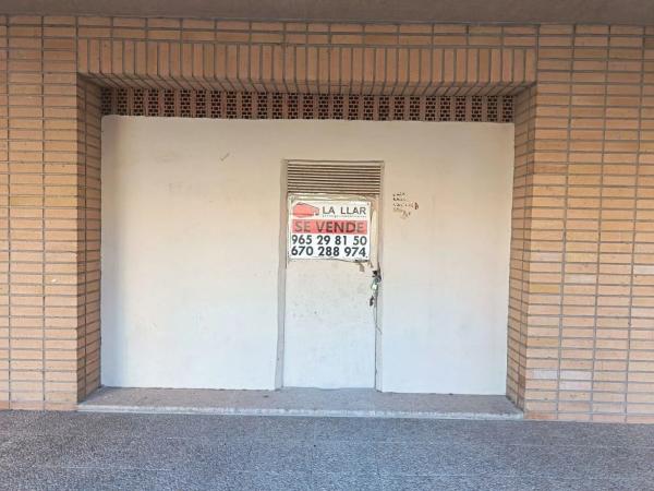 Local en Barrio Altozano photo 1