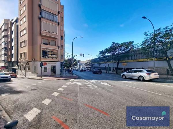 Local en calle Catedratico Senante Llaudes s/n photo 3