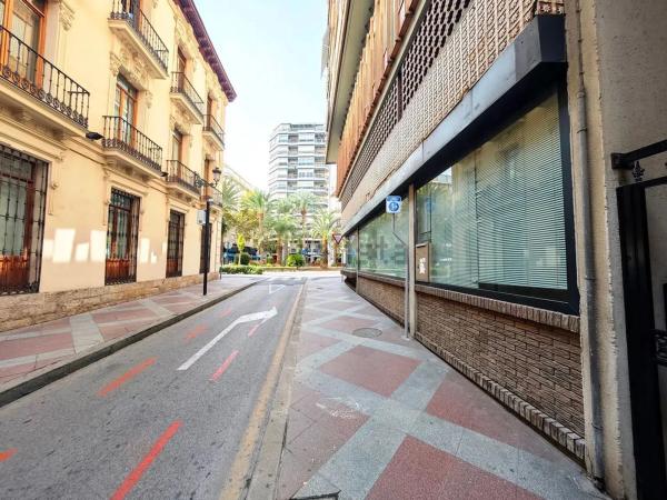 Local en avenida del Doctor Gadea, 12 photo 1