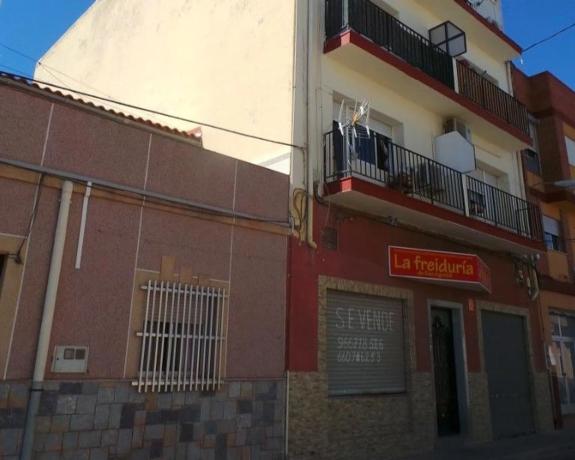 Local o nave en calle de Sant Maties photo