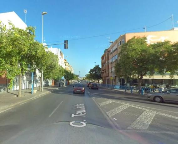 Local en calle Teulada photo 1