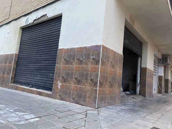 Local en calle Facheca photo 2