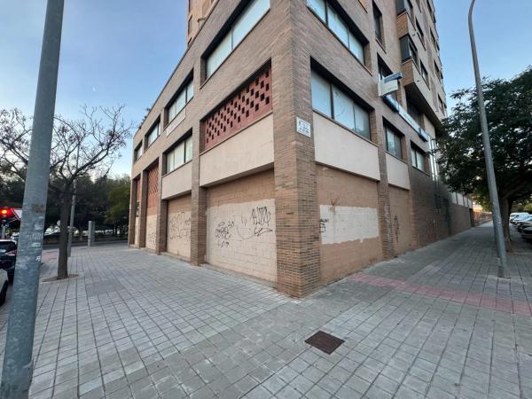 Local en avenida Juan Sanchis Candela, 23 thumbnail 1