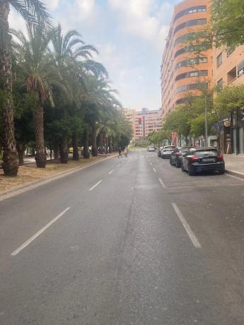 Local en rentabilidad en avenida Pintor Xavier Soler thumbnail 2