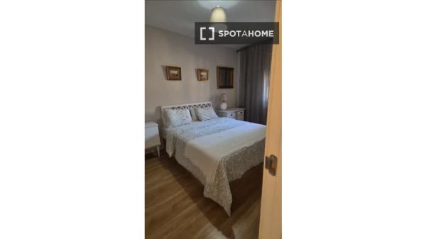Habitación en piso compartido en madrid. photo 1