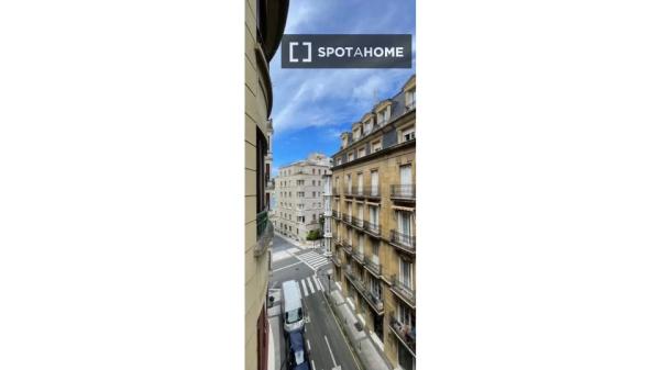 Habitación en piso compartido en Donostia / San Sebastián thumbnail 1